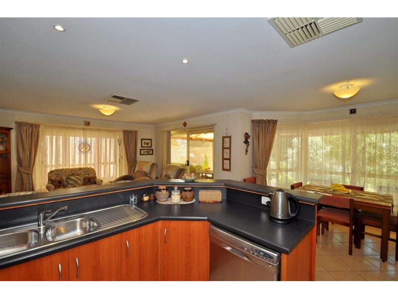 35 Wooding Avenue, Woodcroft SA 5162