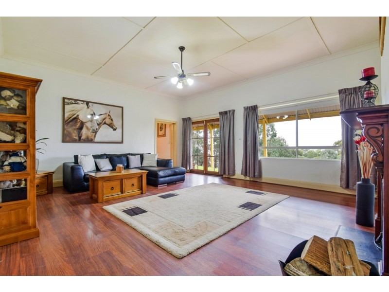6 Clarendon Road, Chandlers Hill SA 5159