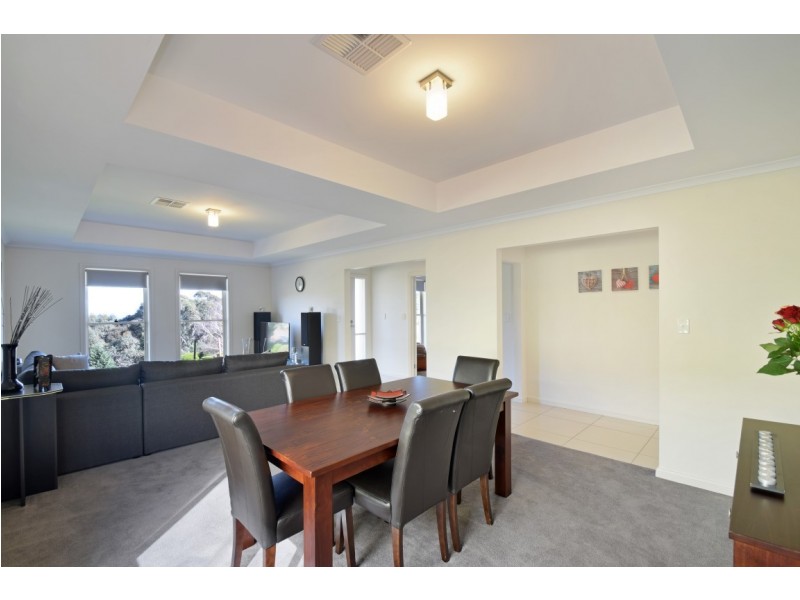 3 Highfield Drive, Aberfoyle Park SA 5159