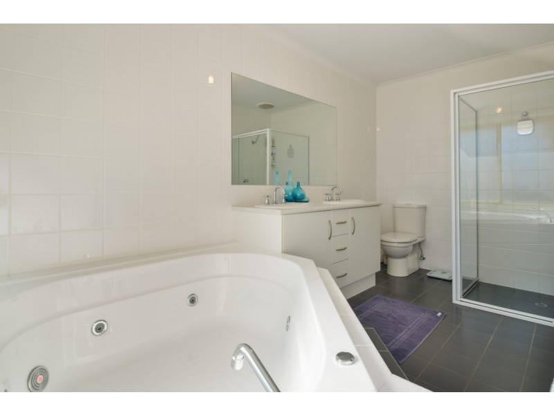 3 Highfield Drive, Aberfoyle Park SA 5159