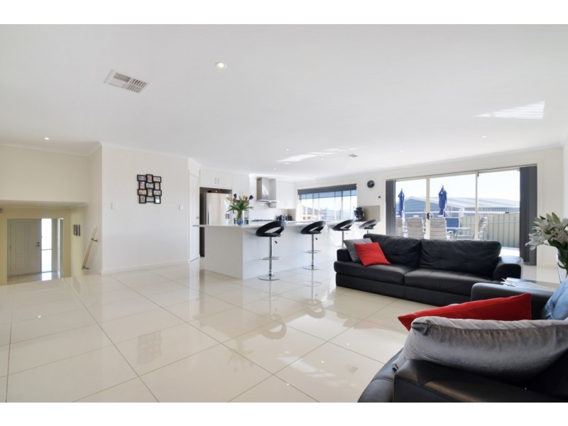 3 Highfield Drive, Aberfoyle Park SA 5159