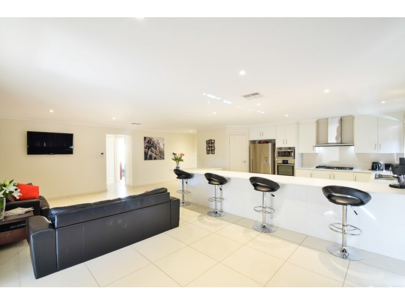 3 Highfield Drive, Aberfoyle Park SA 5159