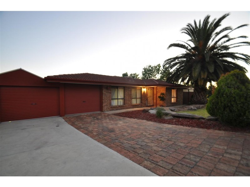 2 Fisher Ave, Trott Park SA 5158