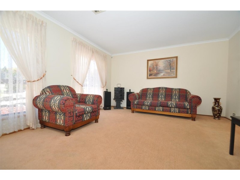 2 Fisher Ave, Trott Park SA 5158