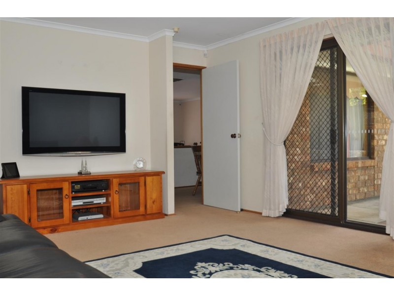 2 Fisher Ave, Trott Park SA 5158