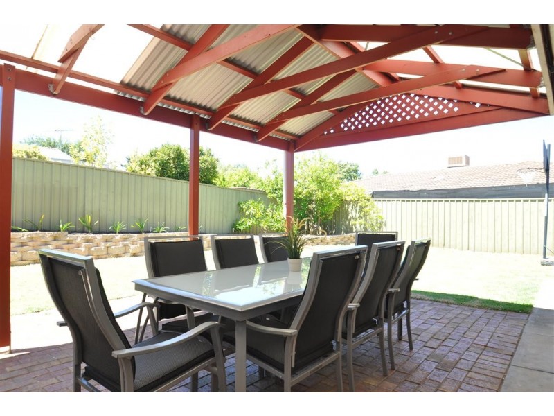 2 Fisher Ave, Trott Park SA 5158