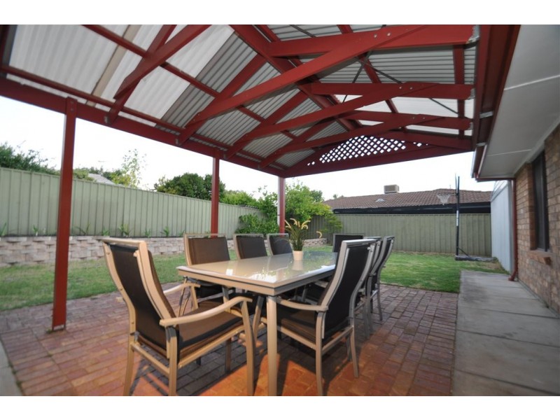 2 Fisher Ave, Trott Park SA 5158