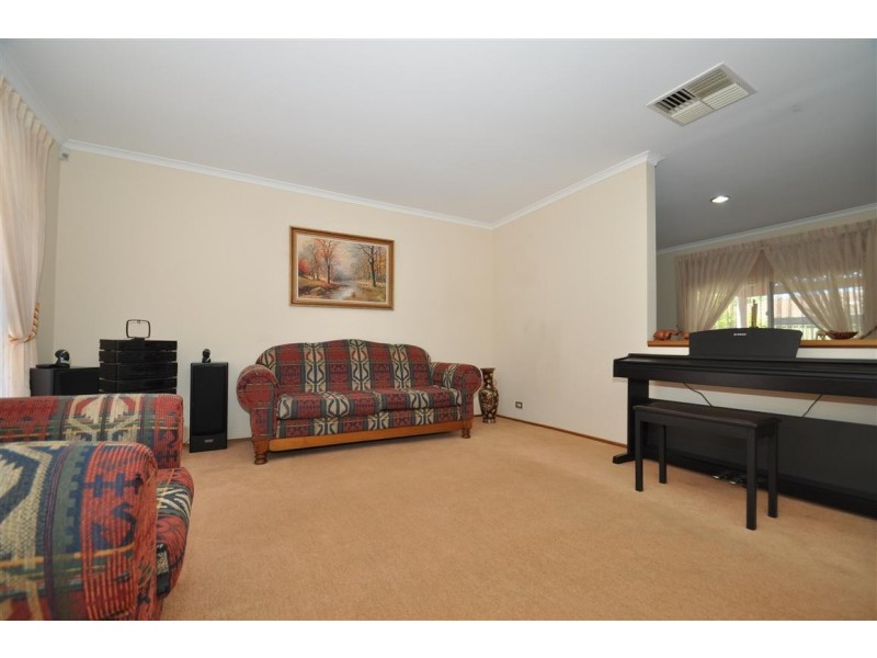 2 Fisher Ave, Trott Park SA 5158