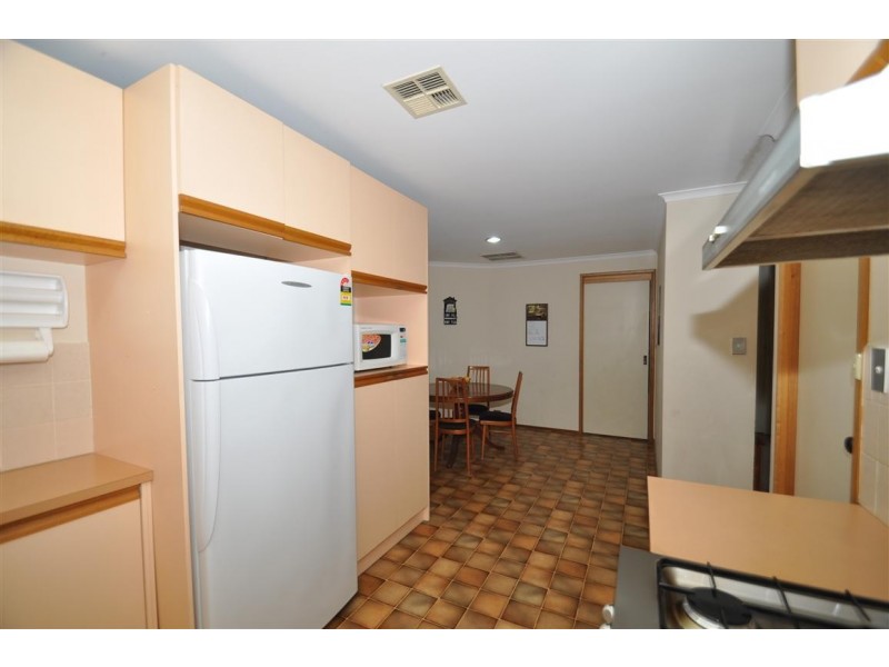 2 Fisher Ave, Trott Park SA 5158