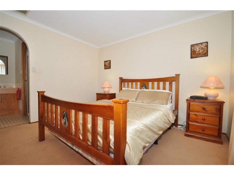 2 Fisher Ave, Trott Park SA 5158