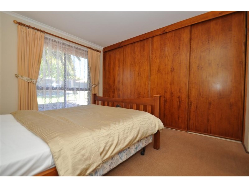 2 Fisher Ave, Trott Park SA 5158