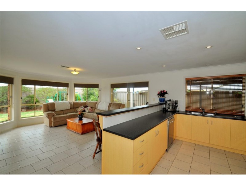 49 Sovereign Drive, Woodcroft SA 5162