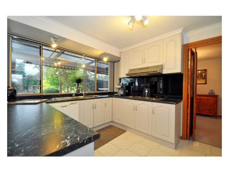 37 Oakridge Road, Aberfoyle Park SA 5159