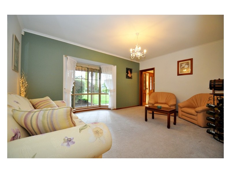 37 Oakridge Road, Aberfoyle Park SA 5159