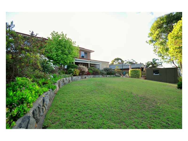 37 Oakridge Road, Aberfoyle Park SA 5159