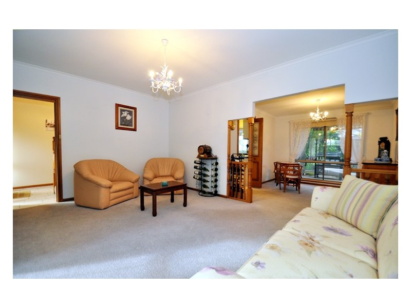 37 Oakridge Road, Aberfoyle Park SA 5159