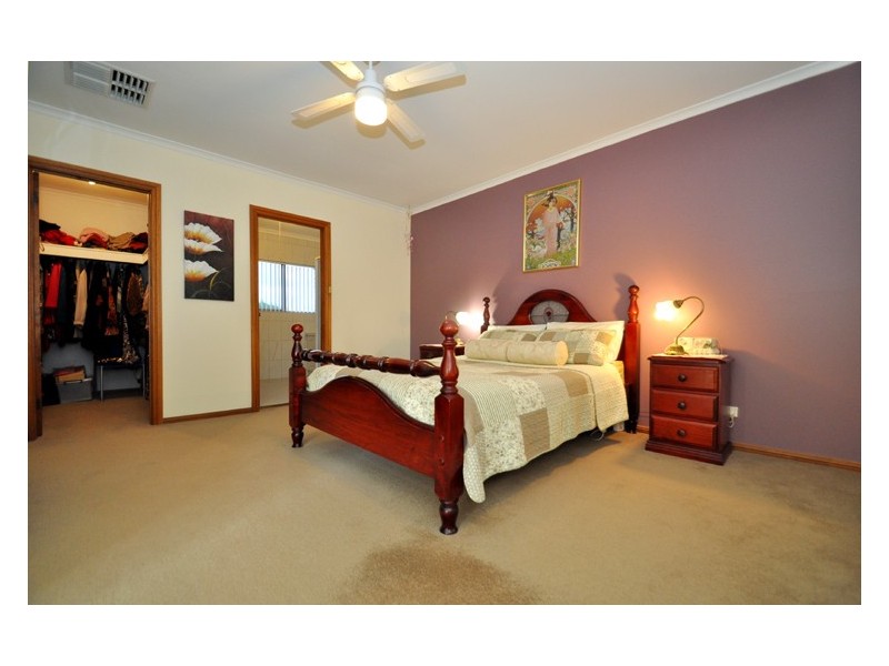 37 Oakridge Road, Aberfoyle Park SA 5159