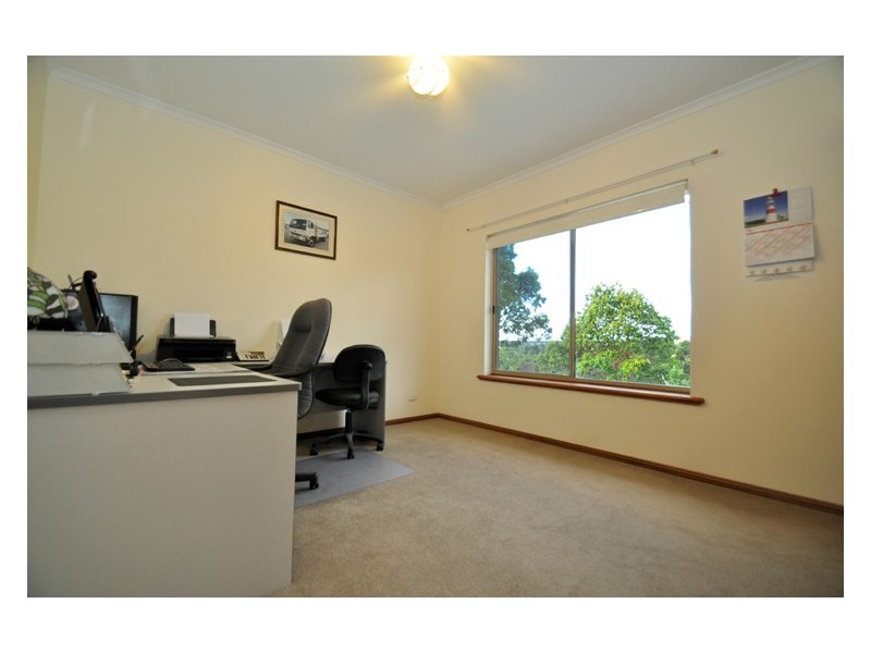 37 Oakridge Road, Aberfoyle Park SA 5159