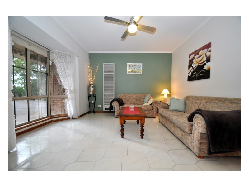 37 Oakridge Road, Aberfoyle Park SA 5159