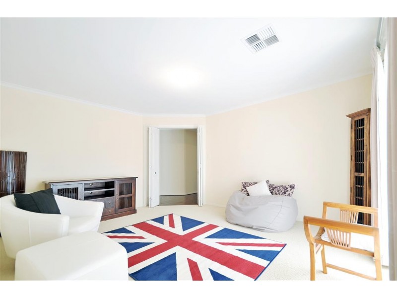 8 Greenbank Close, O’halloran Hill SA 5158