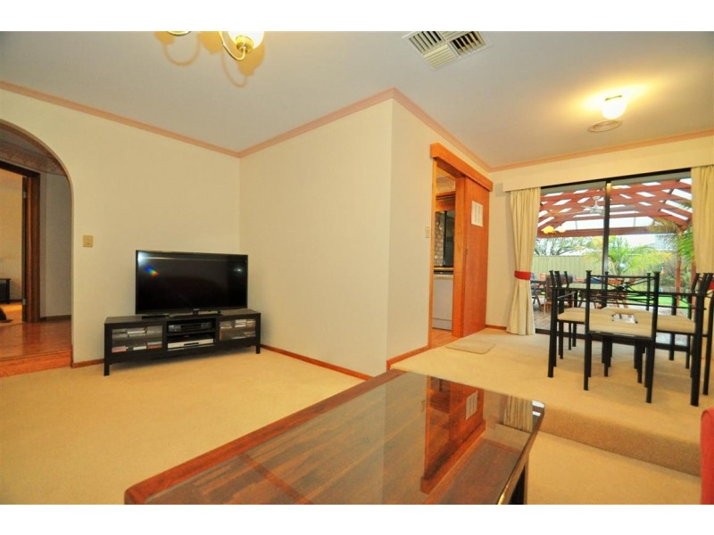 16 Jacqueline Avenue, Woodcroft SA 5162