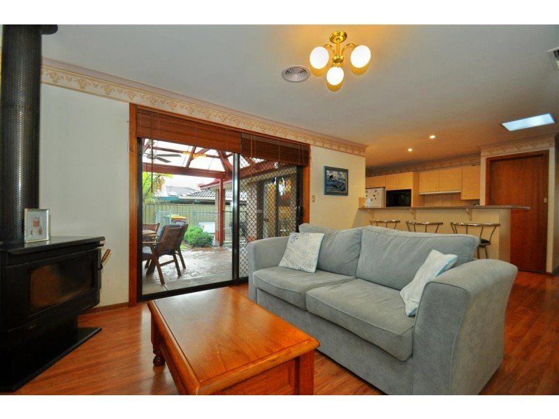 16 Jacqueline Avenue, Woodcroft SA 5162