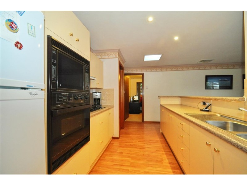 16 Jacqueline Avenue, Woodcroft SA 5162