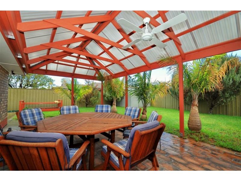 16 Jacqueline Avenue, Woodcroft SA 5162