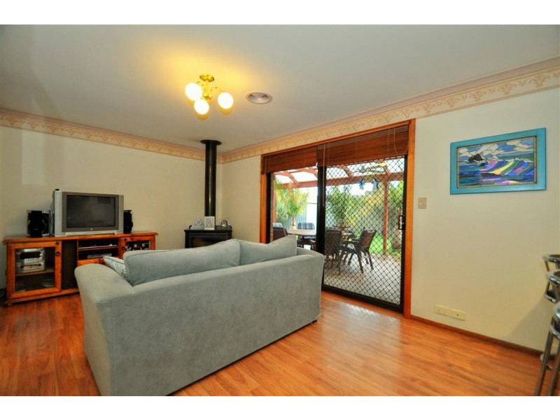 16 Jacqueline Avenue, Woodcroft SA 5162