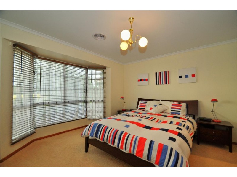 16 Jacqueline Avenue, Woodcroft SA 5162