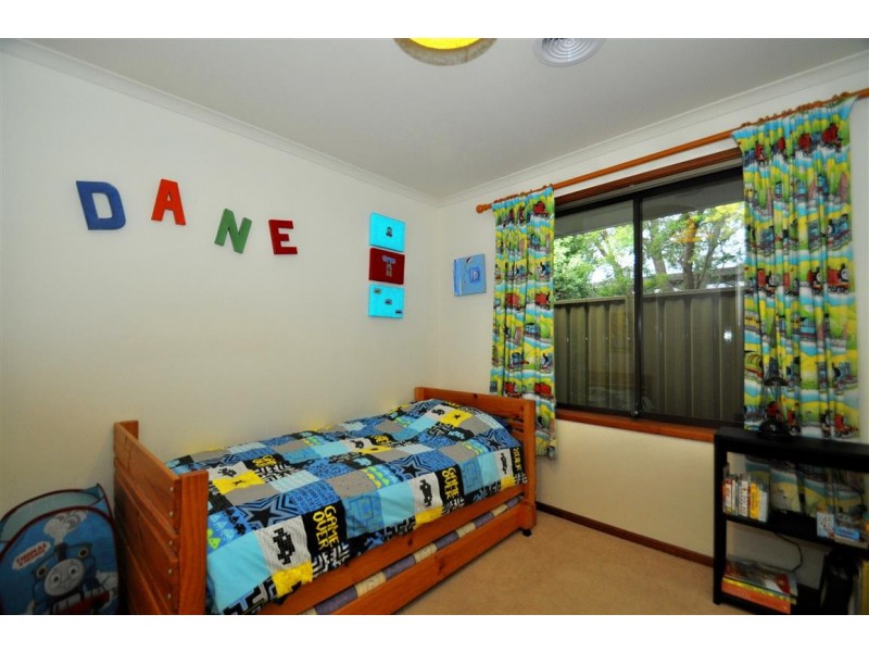 16 Jacqueline Avenue, Woodcroft SA 5162