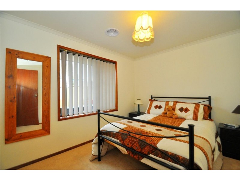 16 Jacqueline Avenue, Woodcroft SA 5162