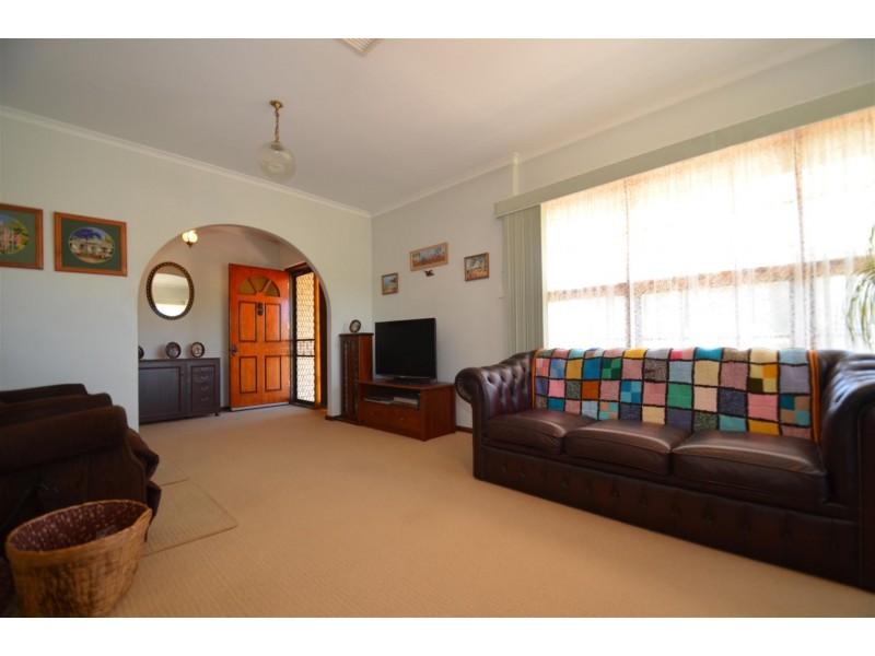 2 Swan Avenue, West Beach SA 5024