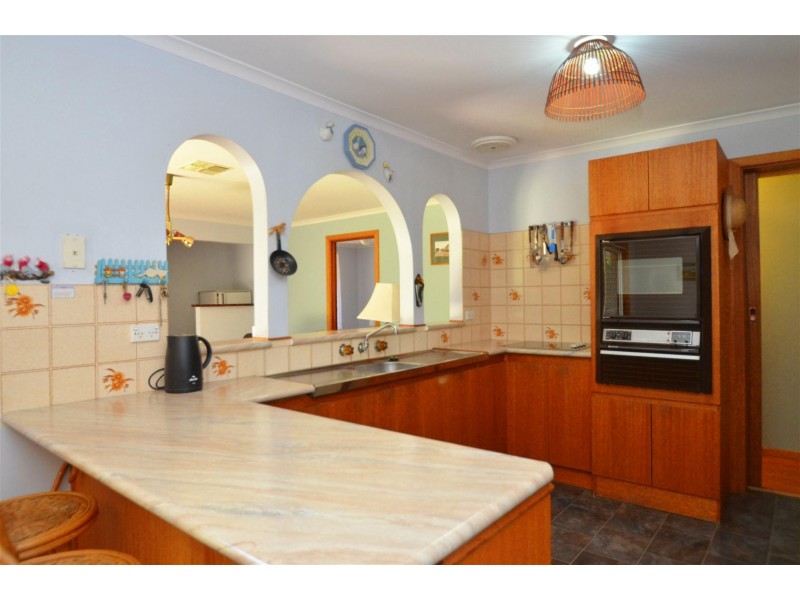 2 Elena Crescent, Hallett Cove SA 5158