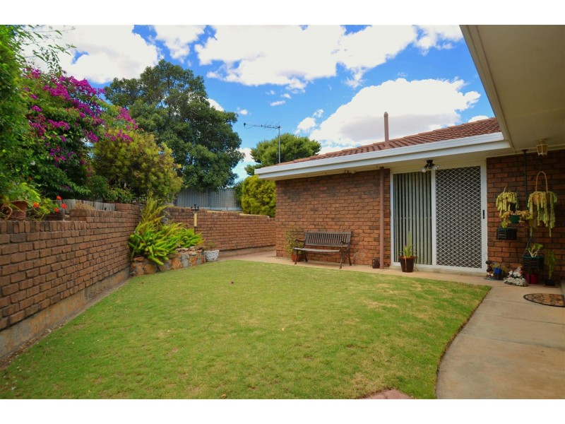 2 Elena Crescent, Hallett Cove SA 5158
