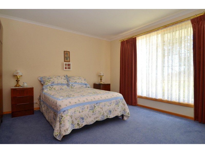 2 Elena Crescent, Hallett Cove SA 5158