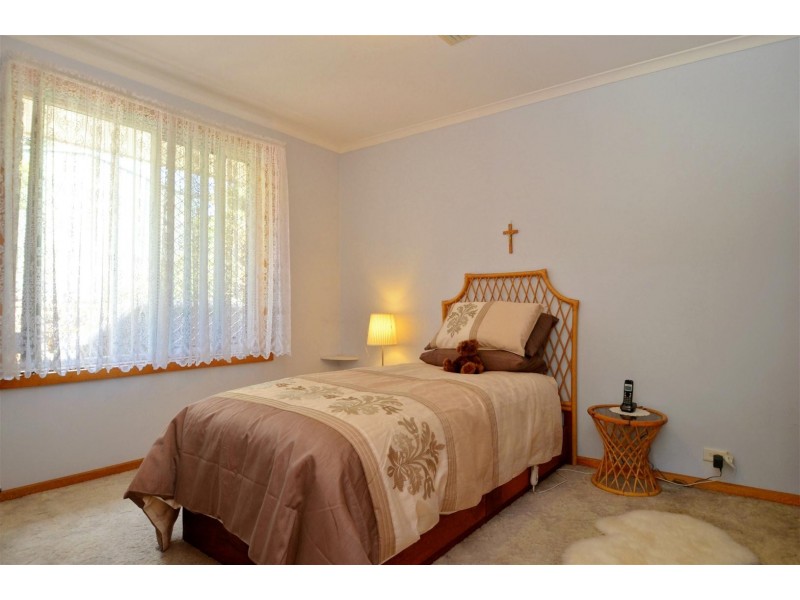 2 Elena Crescent, Hallett Cove SA 5158