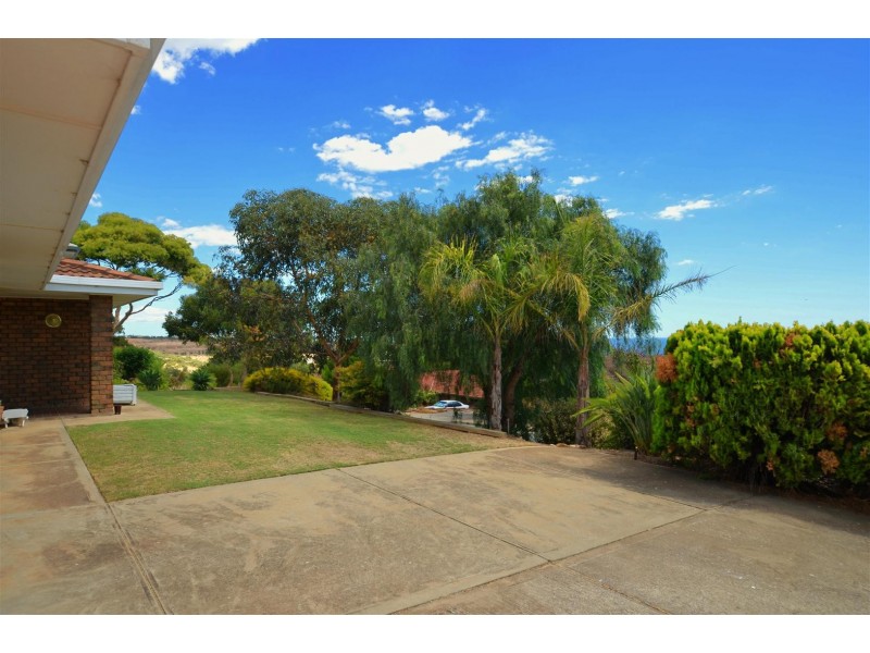 2 Elena Crescent, Hallett Cove SA 5158