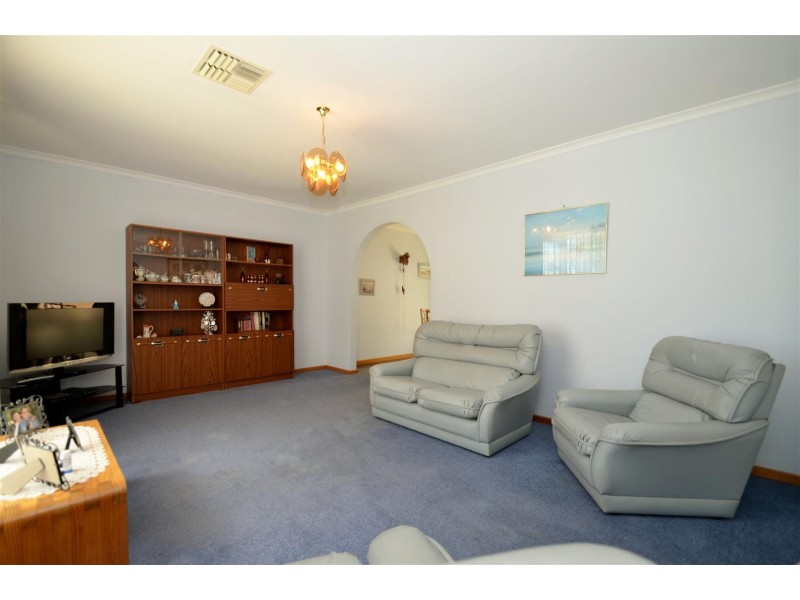 2 Elena Crescent, Hallett Cove SA 5158