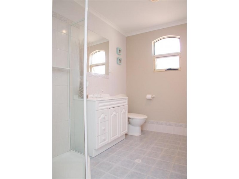 6 Cove Cct, Seaford Rise SA 5169