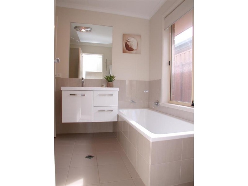 6 Cove Cct, Seaford Rise SA 5169