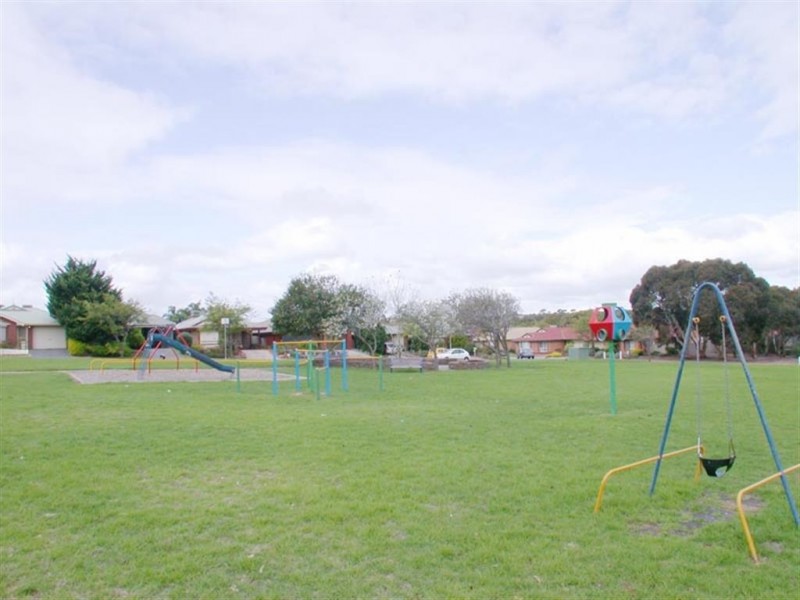 6 Cove Cct, Seaford Rise SA 5169