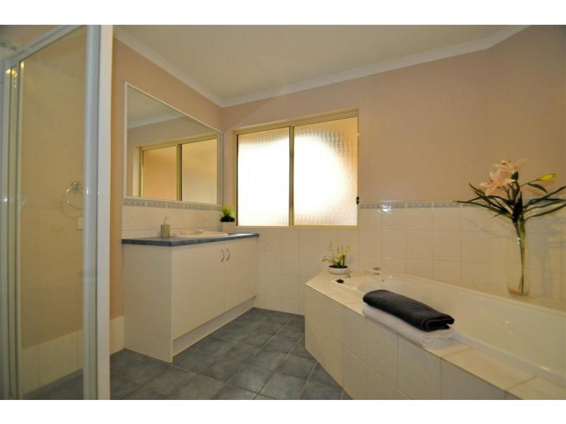 6 Verdant Parade, Woodcroft SA 5162