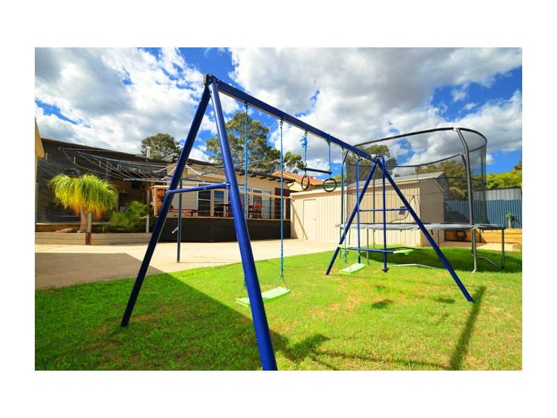 4 Lawson Road, Happy Valley SA 5159