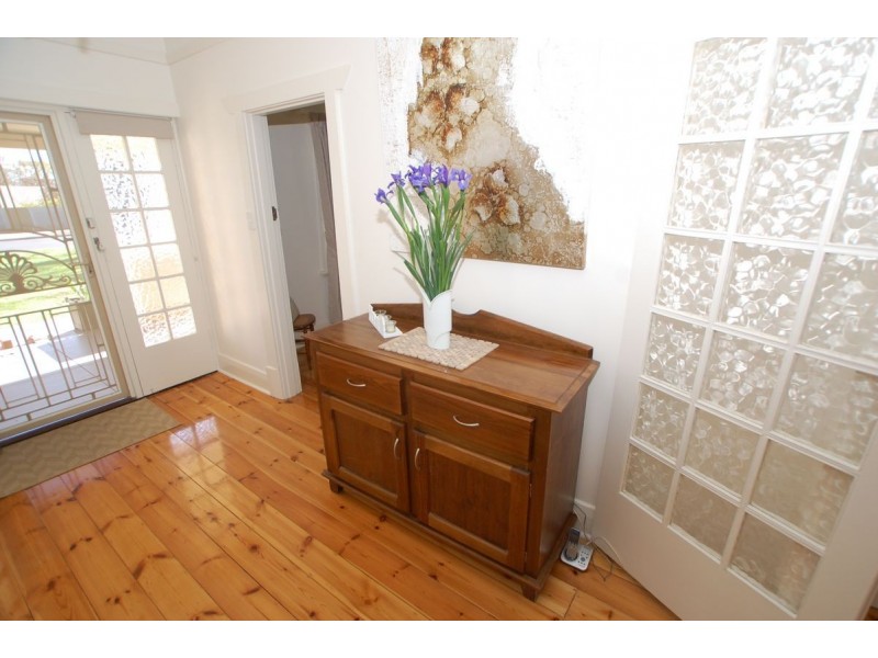 8 Saint Georges Avenue, Glandore SA 5037