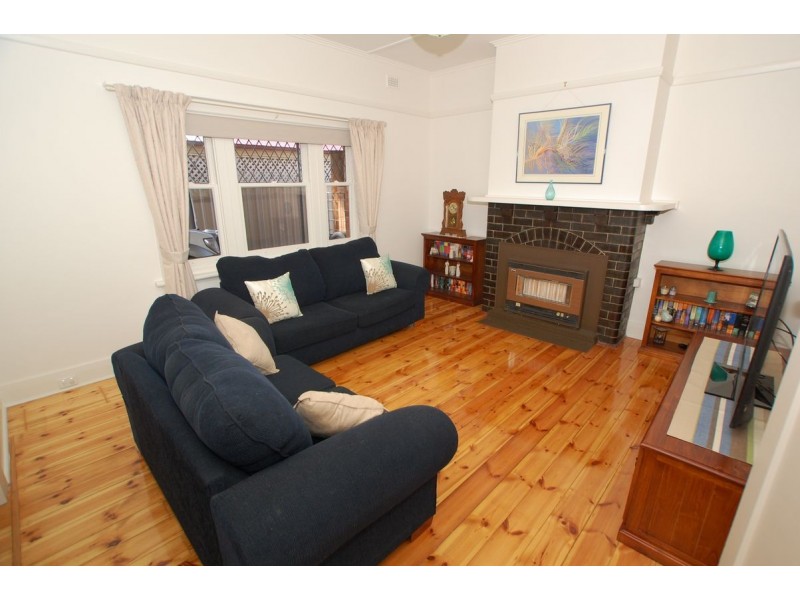 8 Saint Georges Avenue, Glandore SA 5037