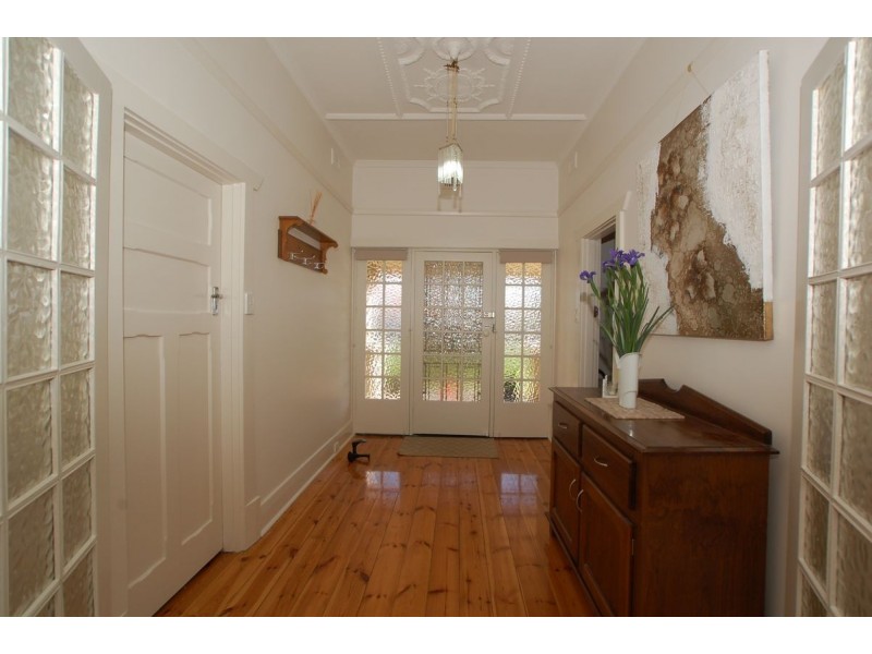 8 Saint Georges Avenue, Glandore SA 5037