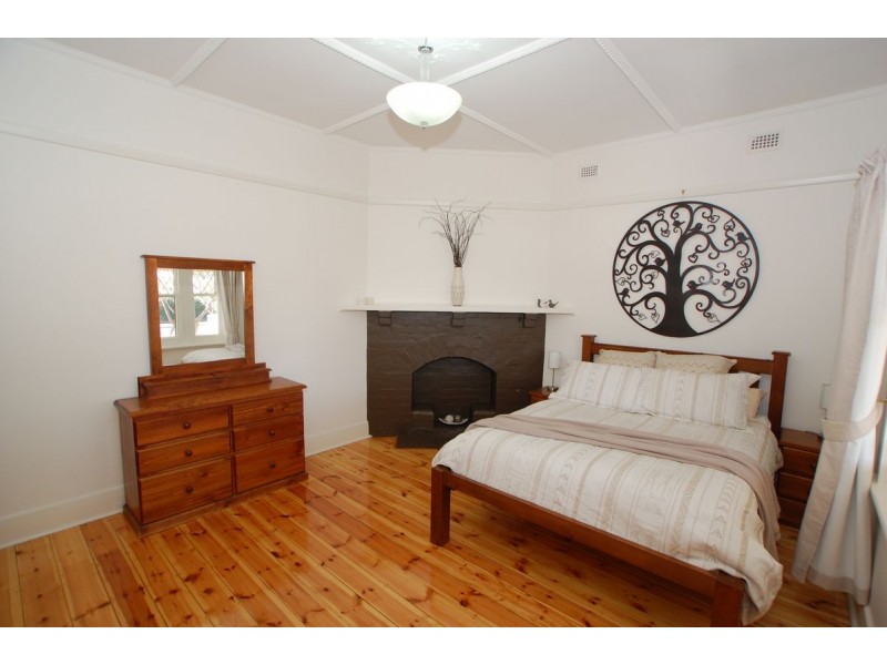 8 Saint Georges Avenue, Glandore SA 5037
