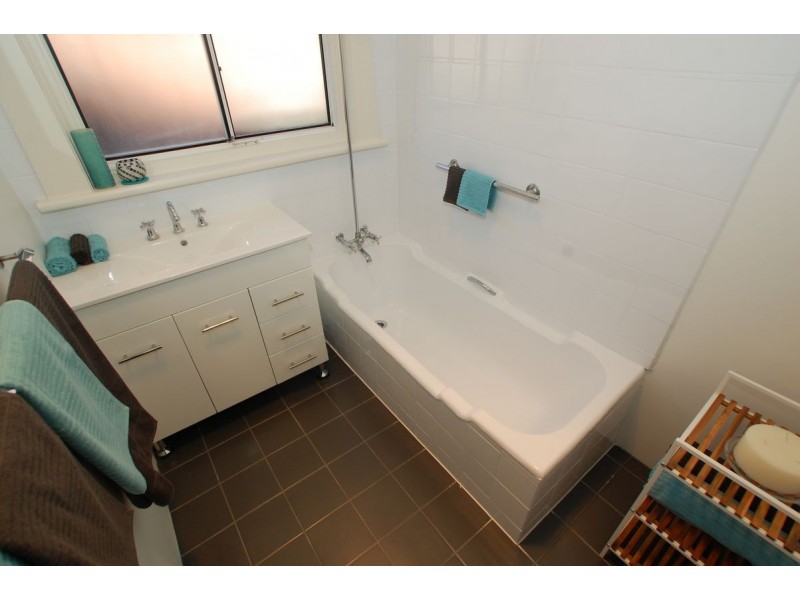 8 Saint Georges Avenue, Glandore SA 5037