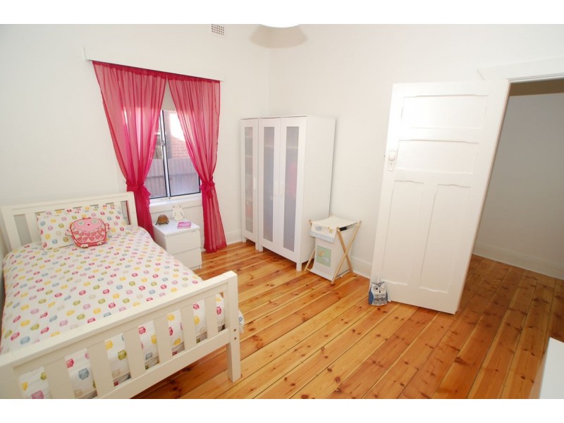 8 Saint Georges Avenue, Glandore SA 5037